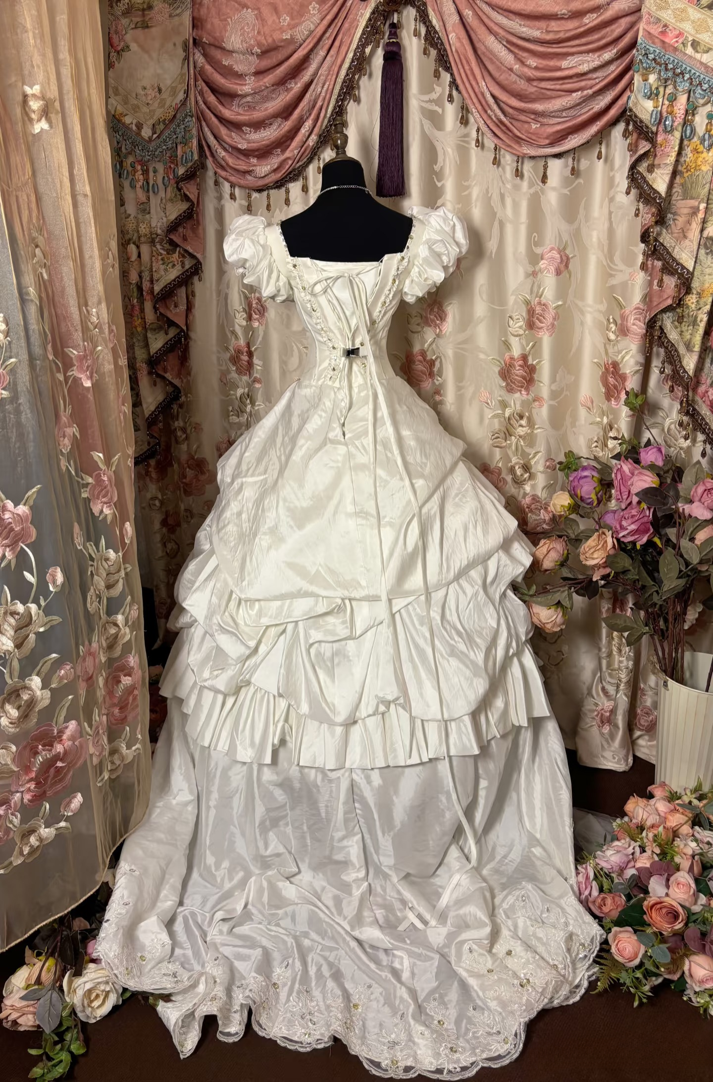 Retro Ball Gown Square Neck Satin Ivory 70s Fitted Corset Bride Gown Long Wedding Dresses Brides Dress AU283