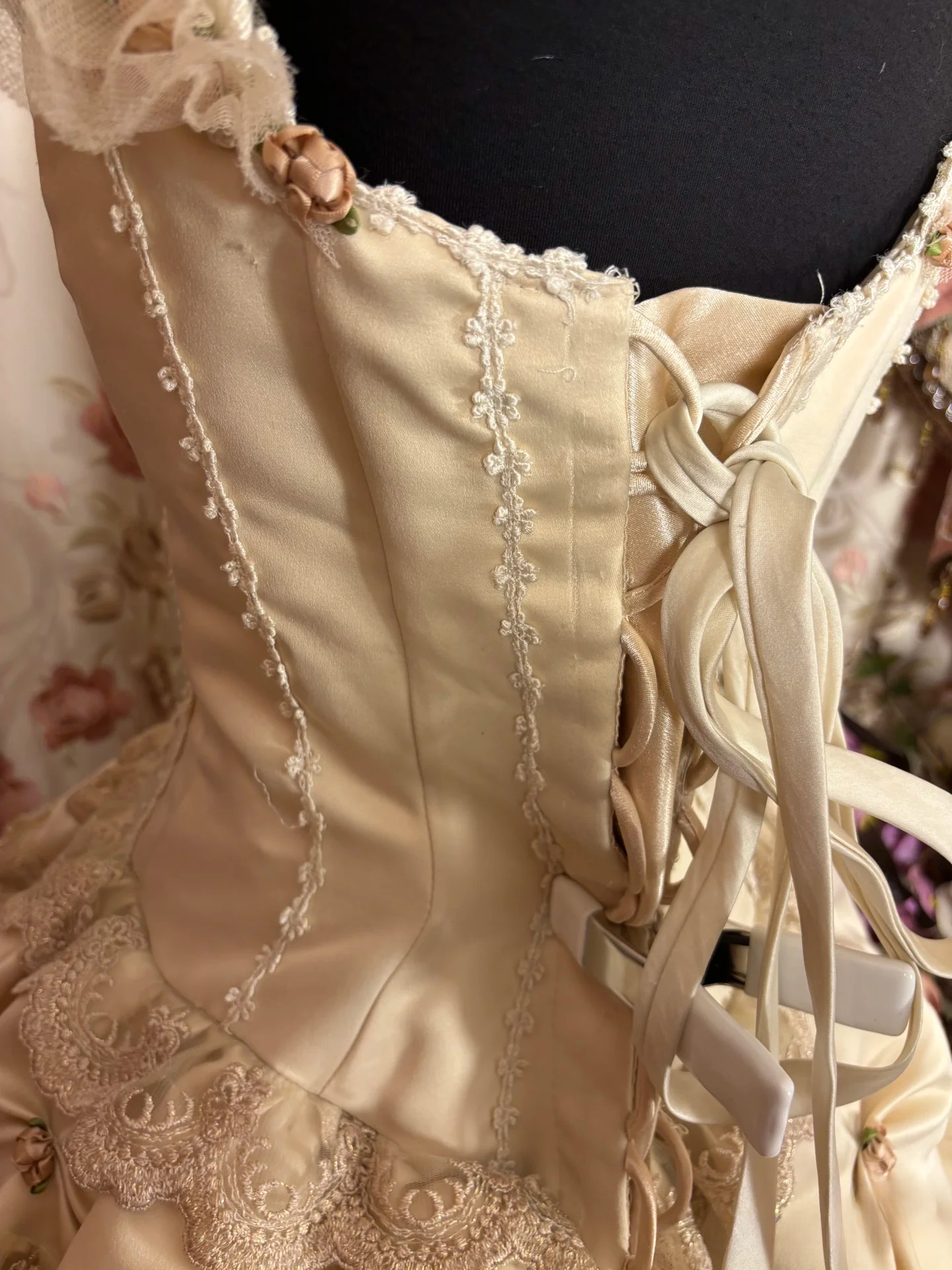 Vintage Ball Gown Square Neck With Appliques Ruffle Layers Long Quinceanera Dresses Sweet 15 16 Birthday Gown AU294