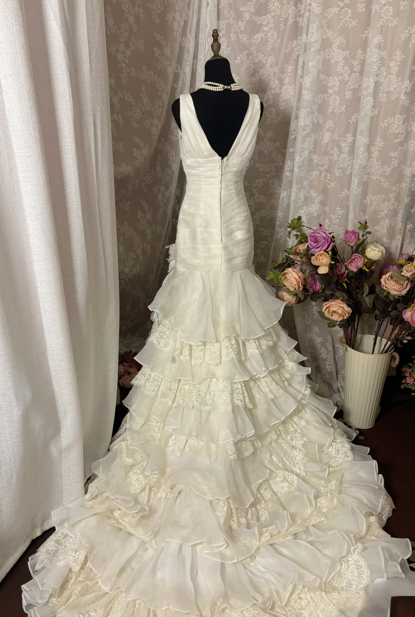 Vintage Elegant Mermaid V Neck Lace 60s Ivory Multi Layers Long Bride Dress Long Bride Dress Classy Wedding Dresses AU346