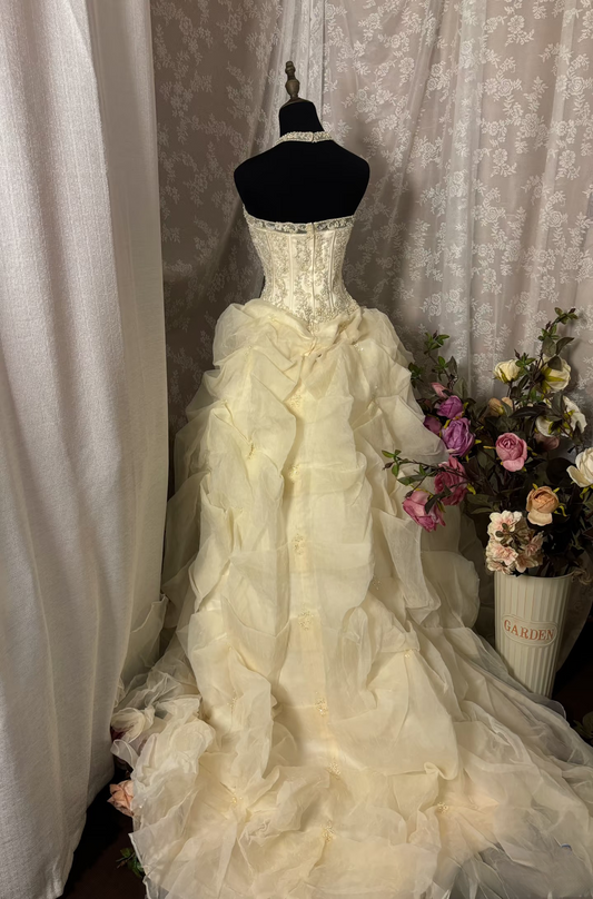 Vintage Elegant Ball Gown Halter Lace Appliqued 60s Ivory Multi Layers Long Bride Dress Long Bride Dress Classy Wedding Dresses AU351