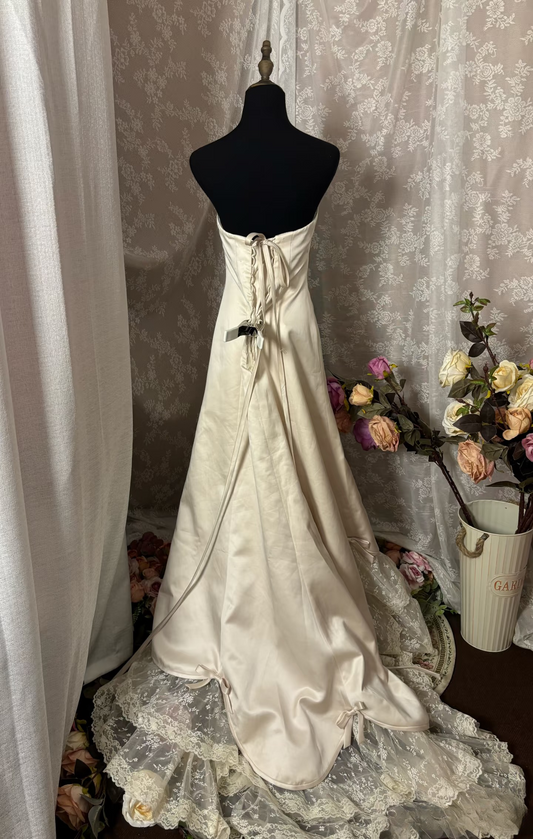 Vintage Elegant A line Sweetheart Sleeveless Lace 60s Ivory Multi Layers Long Bride Dress Long Bride Dress Classy Wedding Dresses AU352