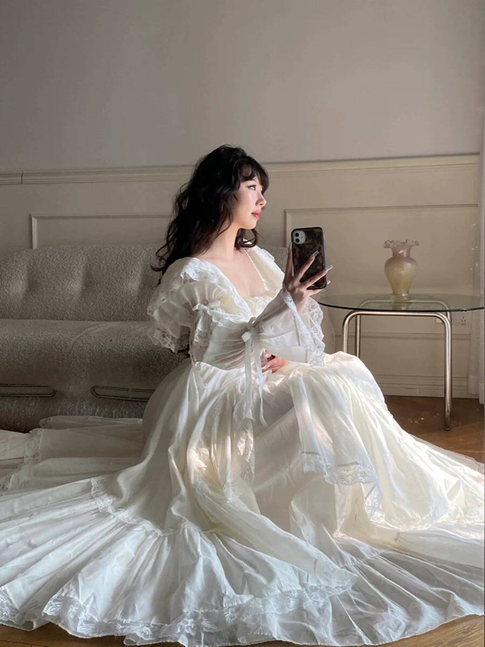Retro Ball Gown Square Neck Long Sleeves Lace White Wedding Dress French Brides Dresses Fairytale Wedding Gown AU358