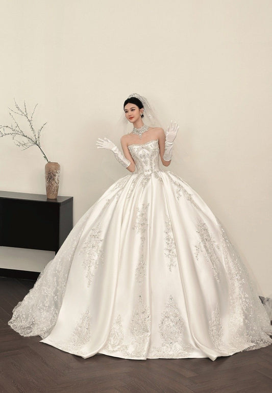 Ethereal Ball Gown Strapless Neck Silver Appliques Long Wedding Dress Fairy Formal Brides Gown Wedding Dresses B13