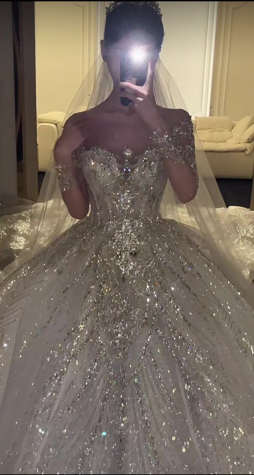 Classy Elegant Ball Gown Off The Shoulder Long Sleeves Long Sequins White Crystal Sparkly Wedding Gown Dream Wedding Dresses B177