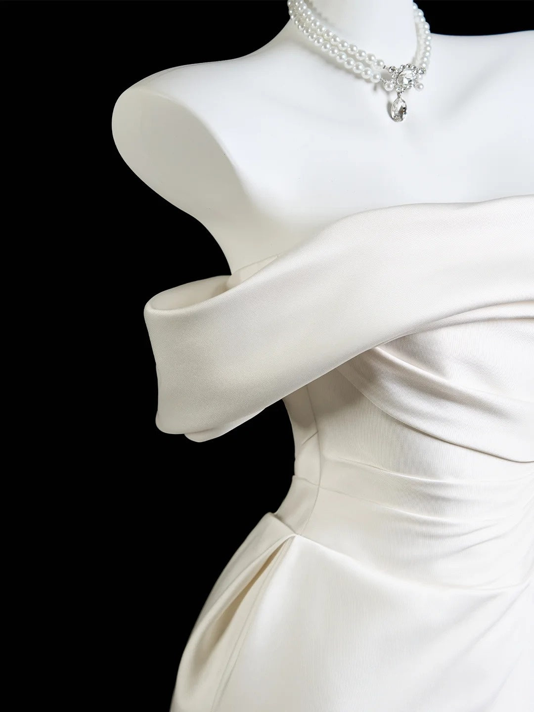 Classic Mermaid Wedding Dresses Off The Shoulder Satin White With Short Sleeves Brides Dress Fitted Bridal Gowns N233