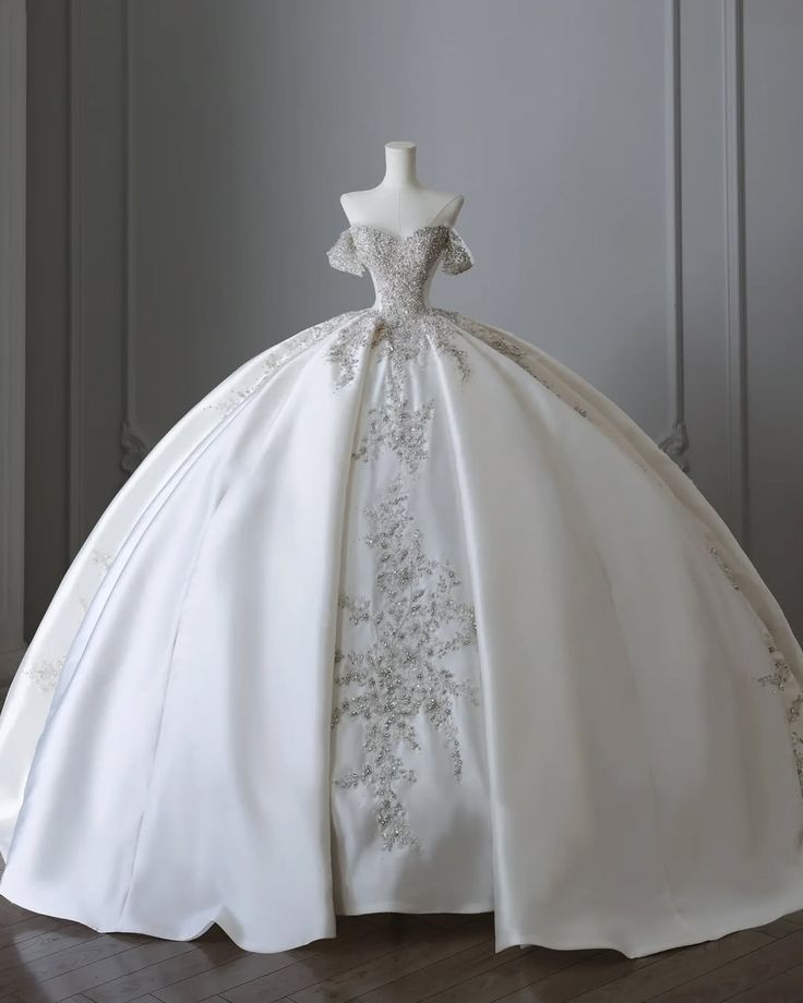 Timeless Ball Gown Off The Shoulder White Satin Appliques Wedding Dress With Sleeves Fairytale Autumn Wedding Dresses RB2862