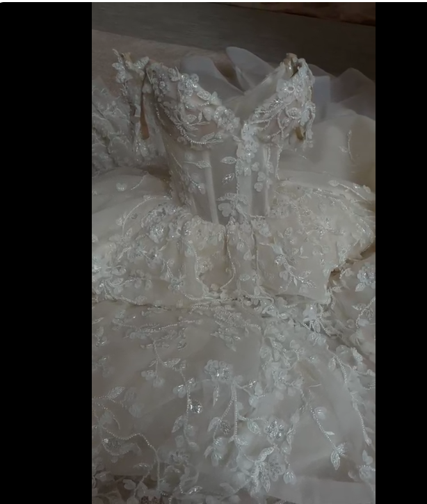 Elegant Ball Gown Off The Shoulder Lace Beaded Fitted Wedding Dress Long Bridal Gown Wedding Dresses DH2913