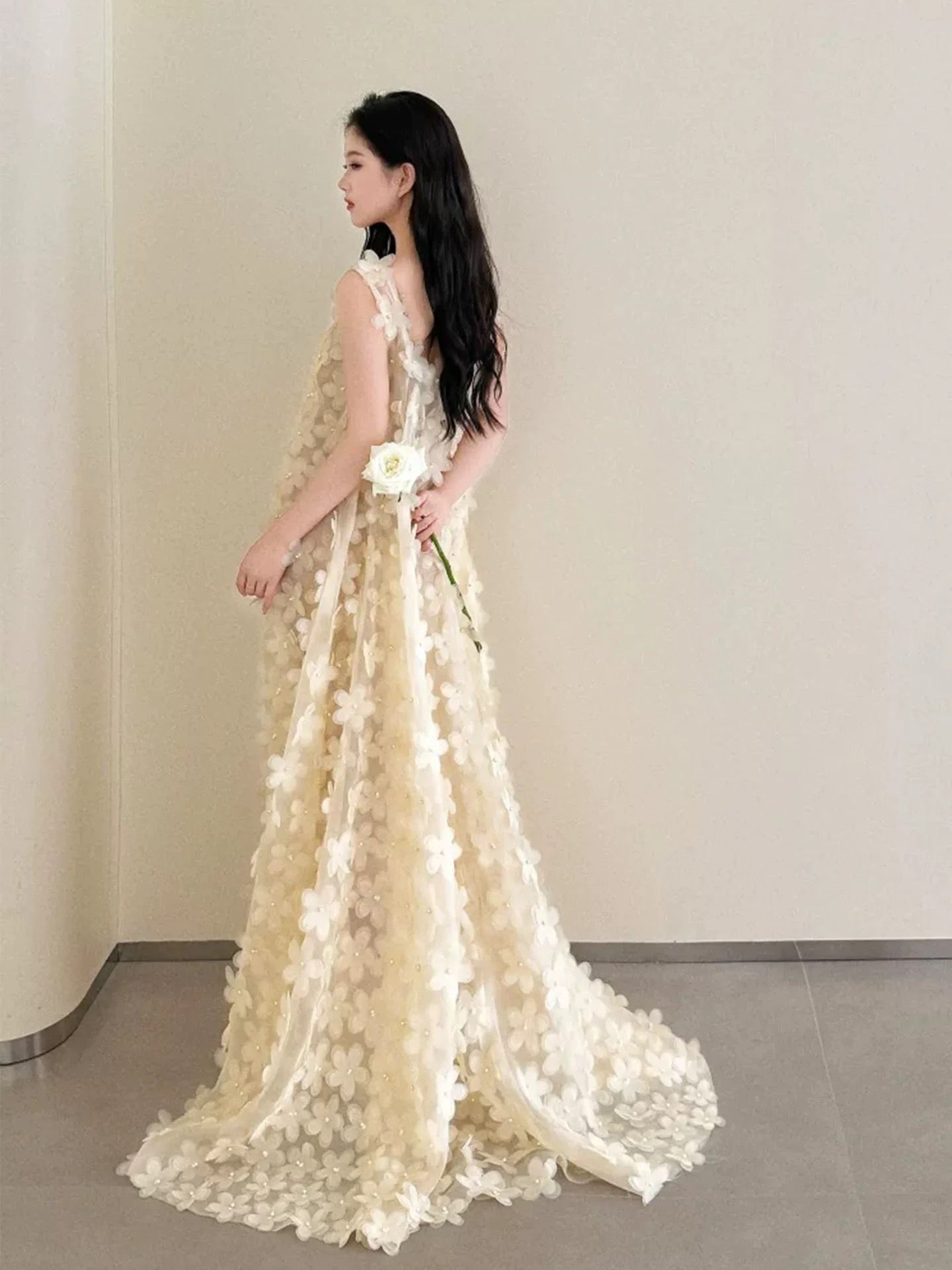 Cute Wedding Dresses Ball Gowns Square Sleeveless With Flowers Summer Garden Wedding Dress N4089