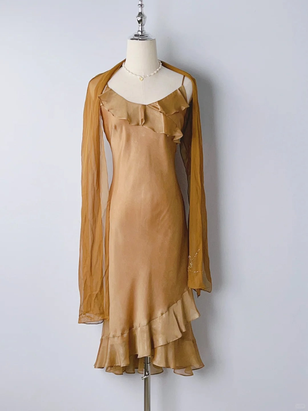 Vintage Sheath Spaghetti Strap Gold Tea Length With Ruffles Prom Dresses Formal Outfits RB3902