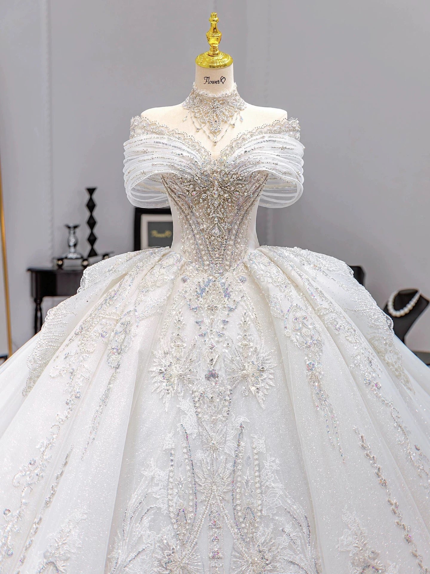 Modest Ball Gown Off The Shoulder Short Sleeves Fitted Tulle Corset Wedding Dress Long Bridal Gown Wedding Dresses DH2909