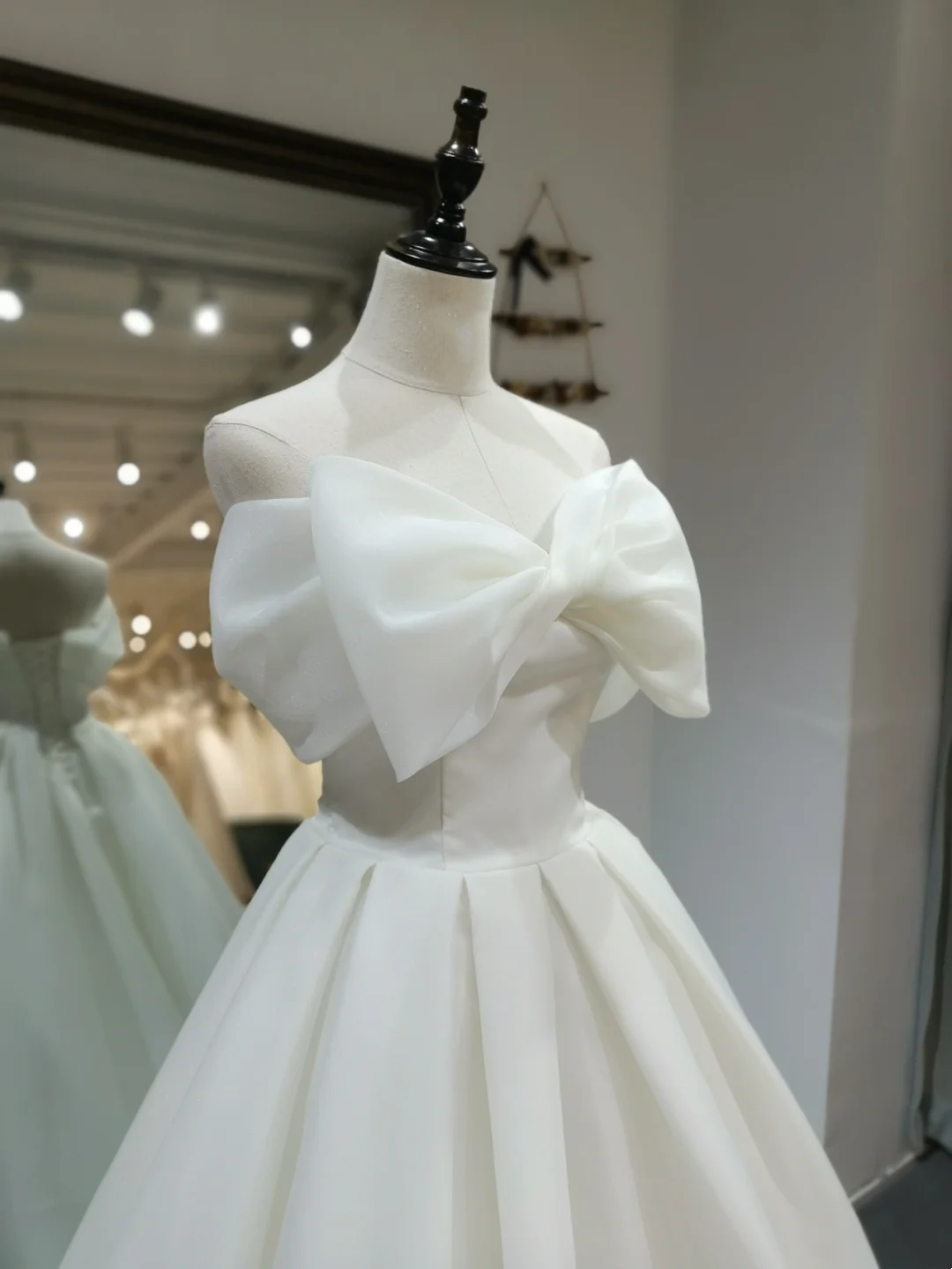 Modest Ball Gown Off The Shoulder Satin Short Sleeves White Wedding Dress Styles Long Bridal Gown Wedding Gowns RB1064