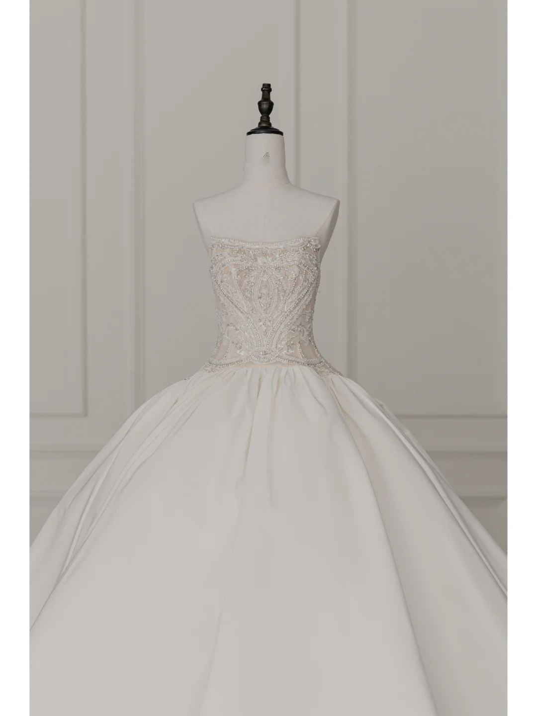 Elegant Modest Ball Gown Strapless Sleeveless White Beads Corset Wedding Dress Styles Long Bridal Gown Wedding Gowns RB1102