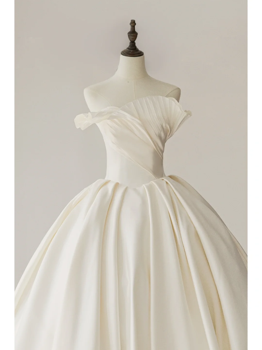 Modest Ball Gown Strapless Fitted Satin Corset Pleated Wedding Dress Styles Long Bridal Gown Wedding Gowns RB1107