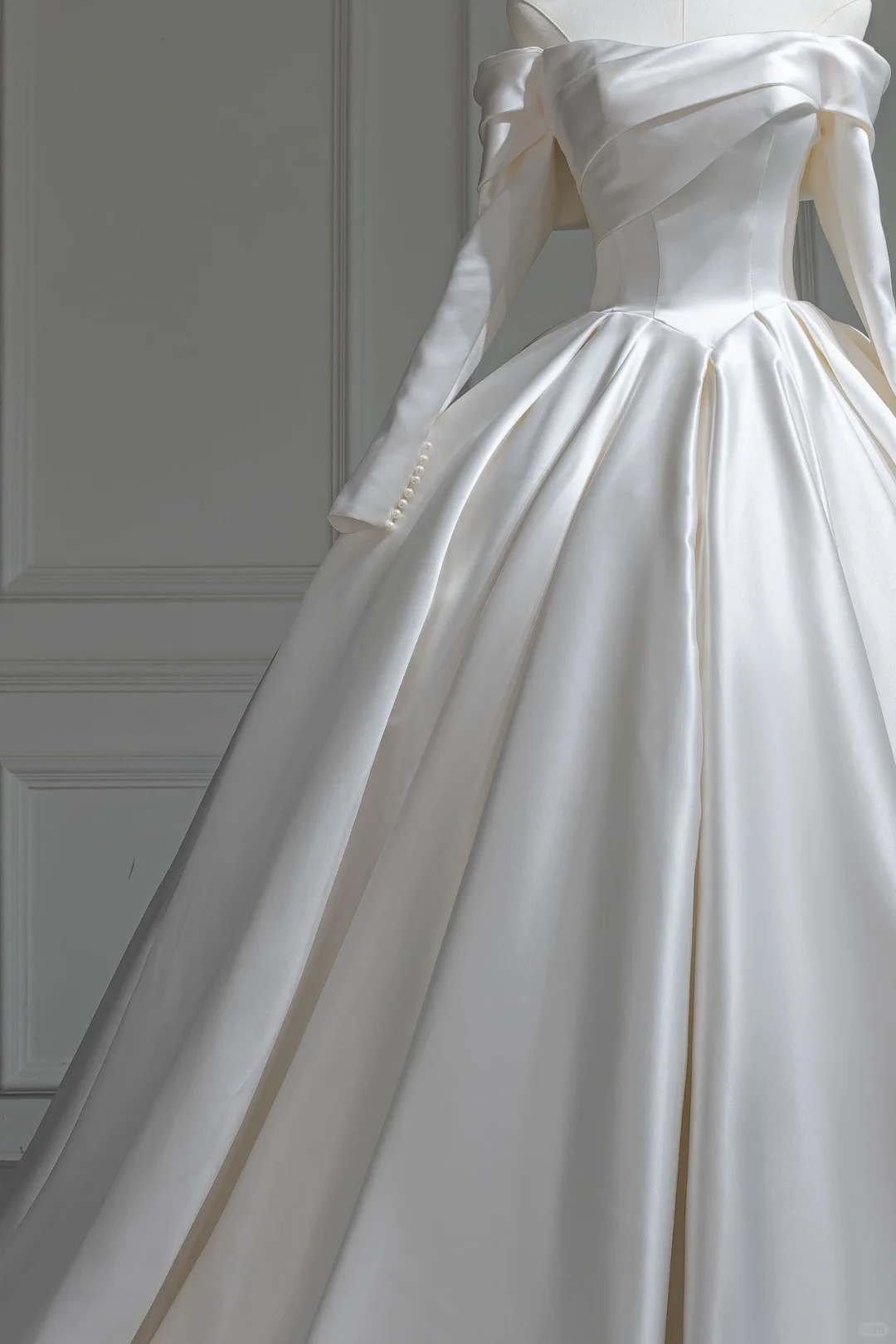 Modest Ball Gown Off The Shoulder White Long Sleeves Fitted Satin Corset Wedding Dress Long Bridal Gown Wedding Gowns RB1190