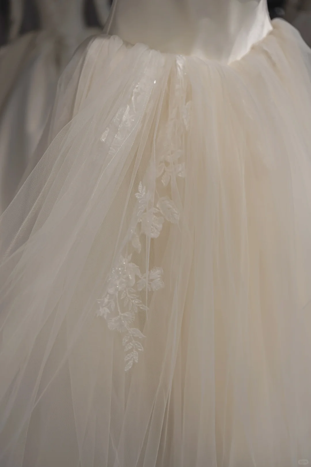 Charming Ball Gown Off The Shoulder Short Sleeves Fitted Lace Corset Wedding Dress Long Bridal Gown Wedding Dresses RB1212