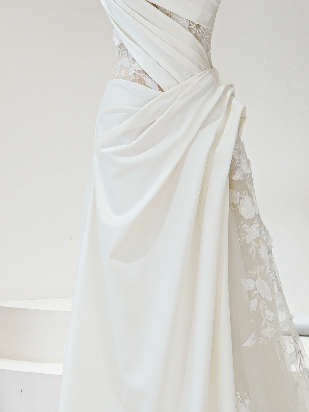 Timeless Mermaid Spaghetti Straps White Satin Pleated Wedding Dress Long Bridal Gown Wedding Dresses RB1600