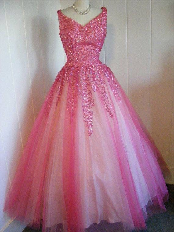 Vintage Ball Gown V Neck Pink Tulle Prom Dresses Impress Sweet 16 Birthday Outfits Prom Gown RB1658
