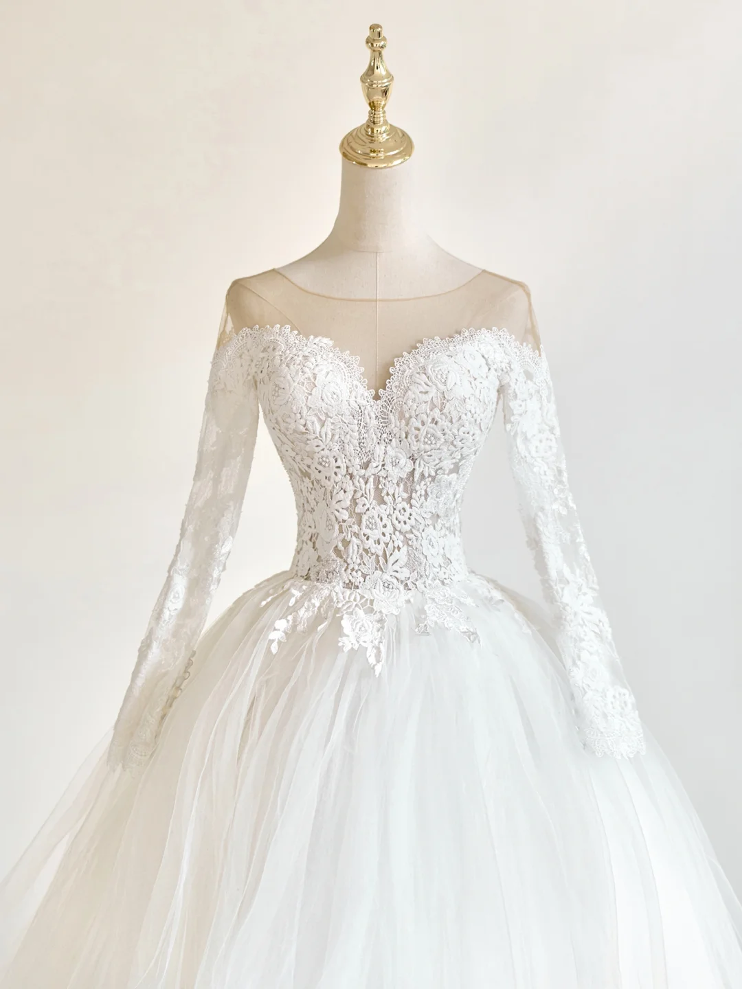 Princess Ball Gown Sweetheart Long Sleeve Lace Tulle Fitted Corset Long Wedding Dress Bridal Gown White Wedding Dresses RB1910