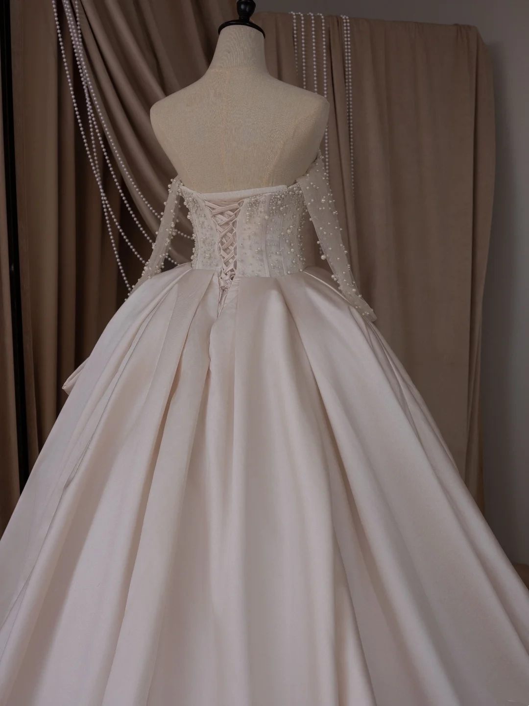 Princess Ball Gown Off The Shoulder Long Sleeve Satin Fitted Corset Long Wedding Dress Bride Gowns White Wedding Dresses RB2025
