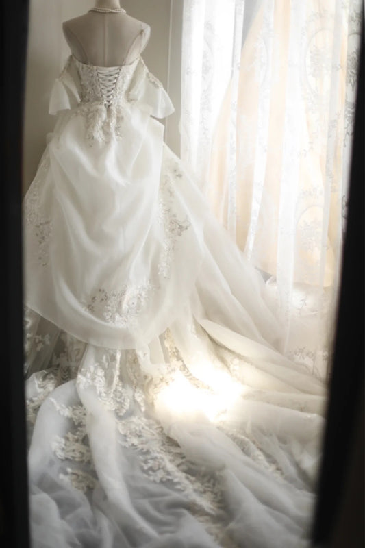 Sweet White Off-the-shoulder Tulle A-Line Lace Applique Long Wedding DressRF0412