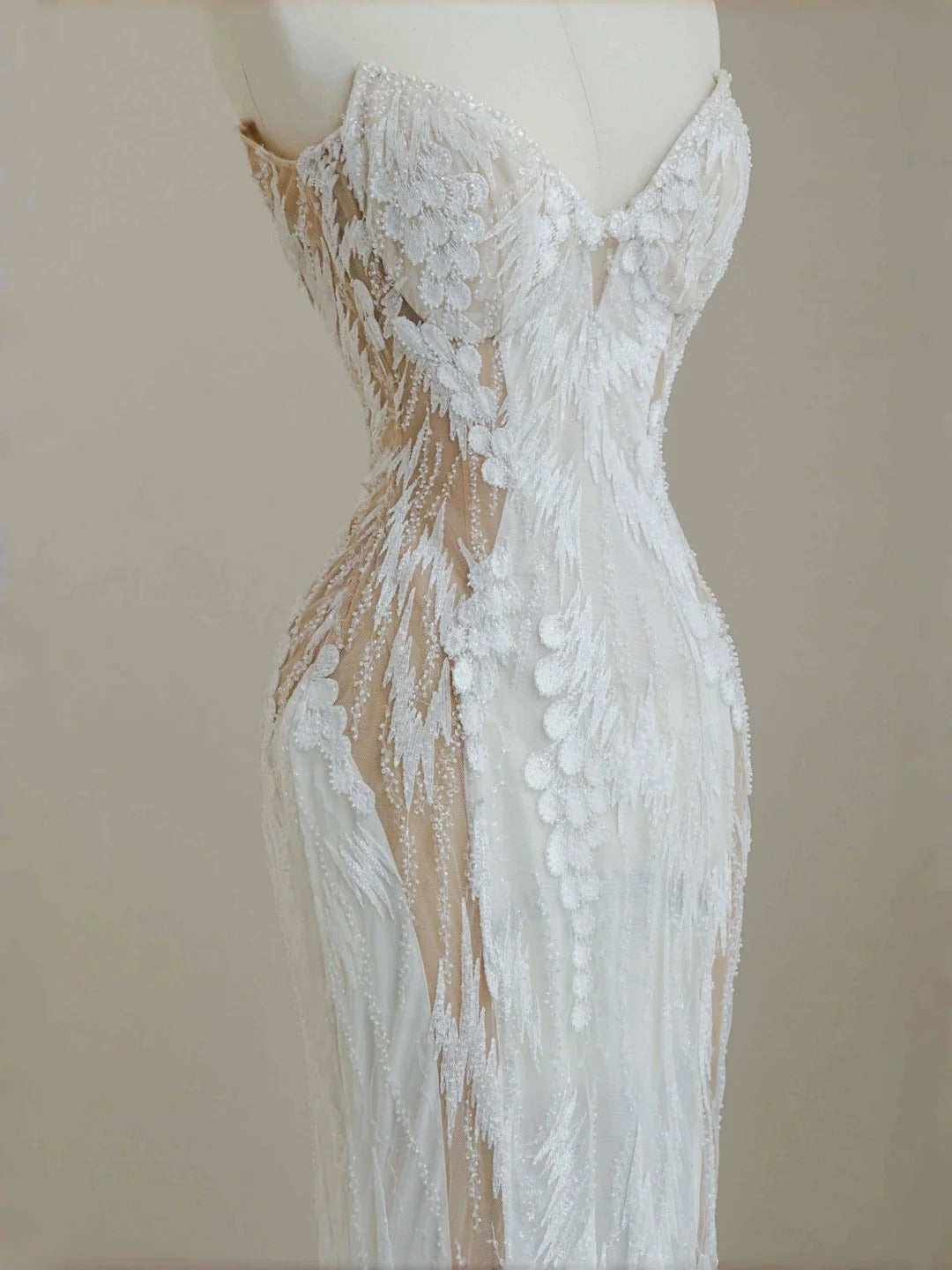 Elegant White Strapless Tulle Beaded Mermaid Wedding Dress with Appliques RF0516