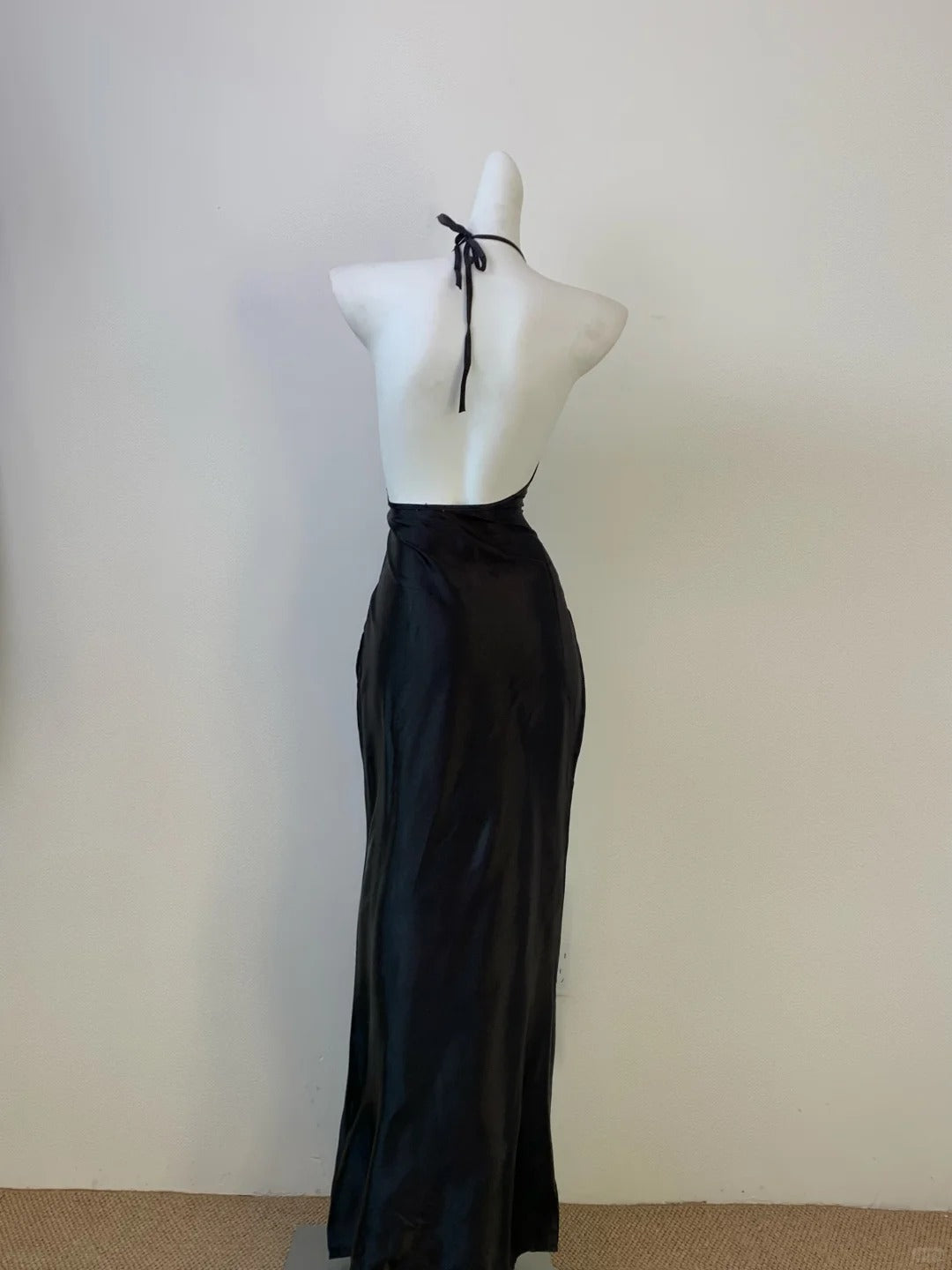 Elegant Black Halter Sheath Satin Backless Prom Dresses Evening Gowns RF0697