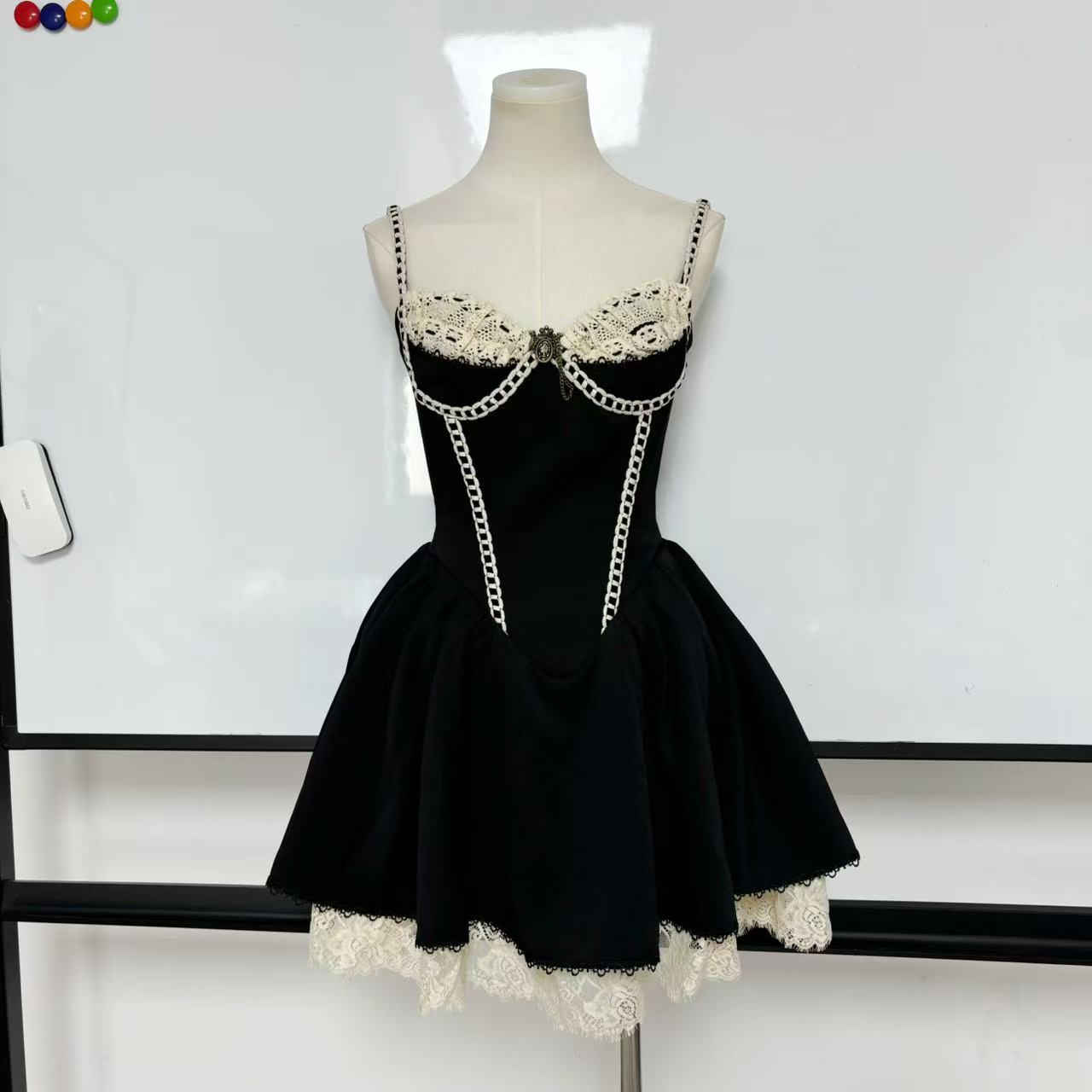 Sweet Black Spaghetti Straps A-Line Lace Satin Short Prom Dresses Homecoming Dresses RF0797