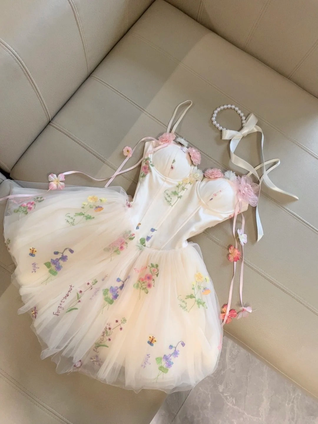 Sweet White Sweetheart Neck A-Line Satin Tulle Short Birthday Prom Dresses Cute Homecoming Dress with Appliques RF0921