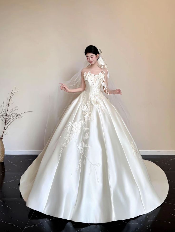 Whimsical Ball Gown Strapless Satin Fitted Long Wedding Dress Bride Gowns Wedding Dresses AB113