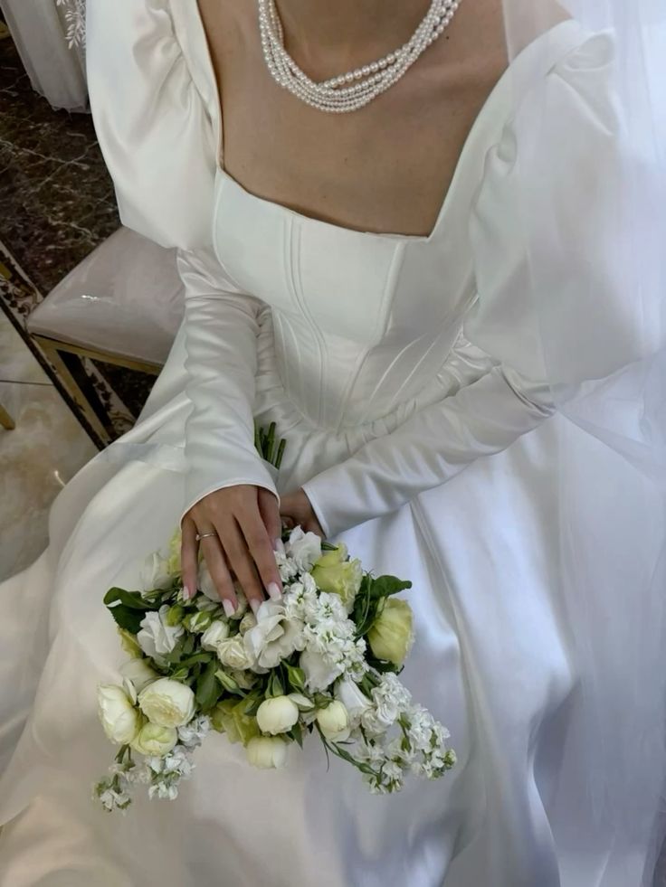 Dreamy Ball Gown Square Neck Satin White Long Sleeves Wedding Dress Fairy Formal Wedding Dresses RB012