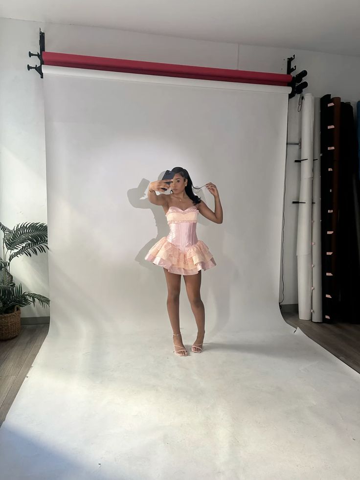 Elegant Ball Gown Strapless Pink Satin Lace Party Dress Short Mini 18th Birthday Dresses Hoco Outfits RB3502