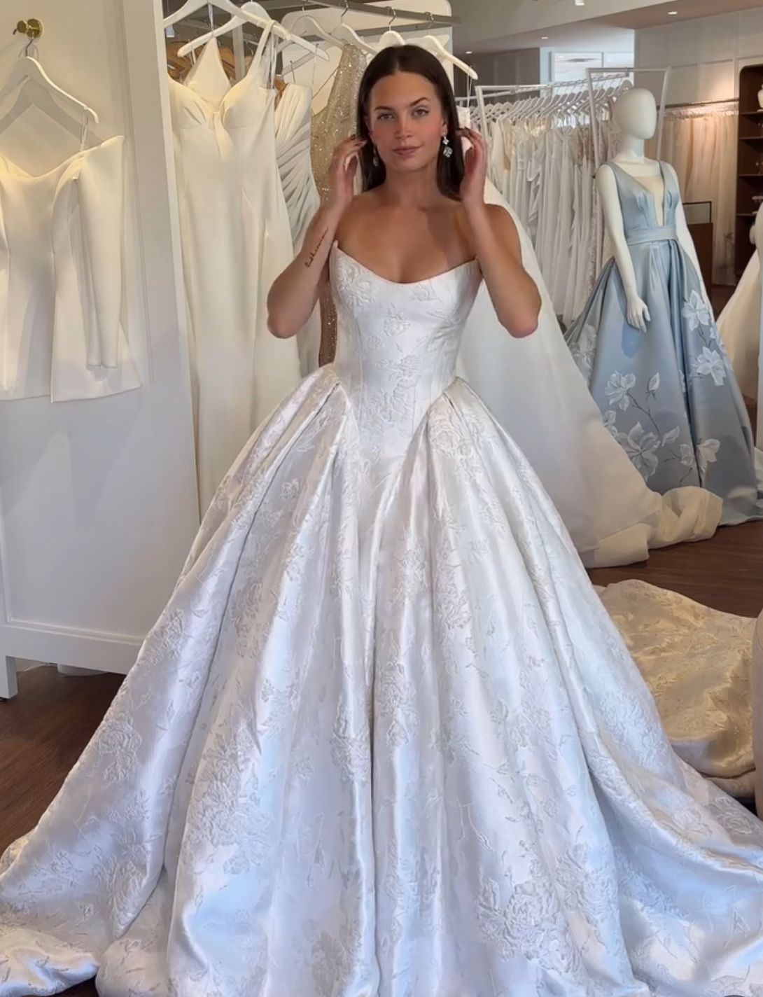 Charming Ball Gown Strapless Fitted Corset Satin Wedding Dress Long Bridal Gown Wedding Gowns DH2920
