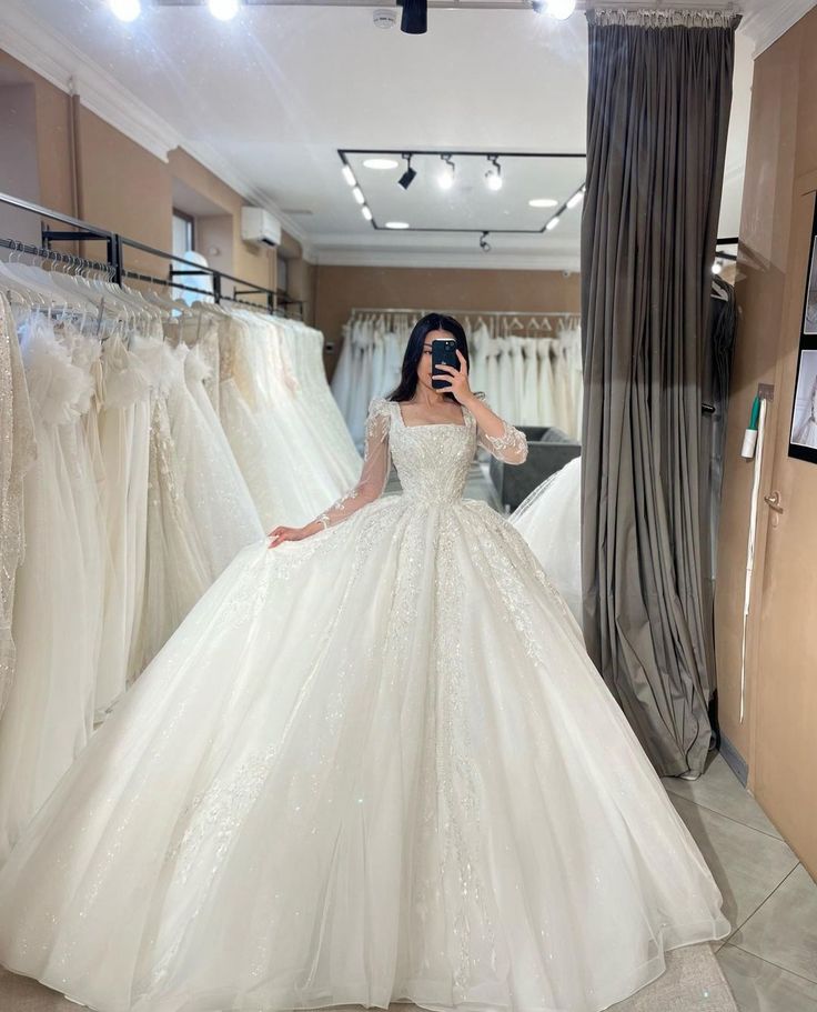 Modest Ball Gown Square Neck Long Sleeves Fitted Tulle Corset Wedding Dress Long Bridal Gown Wedding Gowns DH2923