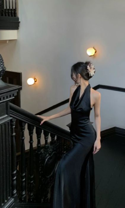 Modest Mermaid Halter Black Satin Backless For Women Party Dress Long Formal Prom Dresses 22th Birthday Outfits AB1424