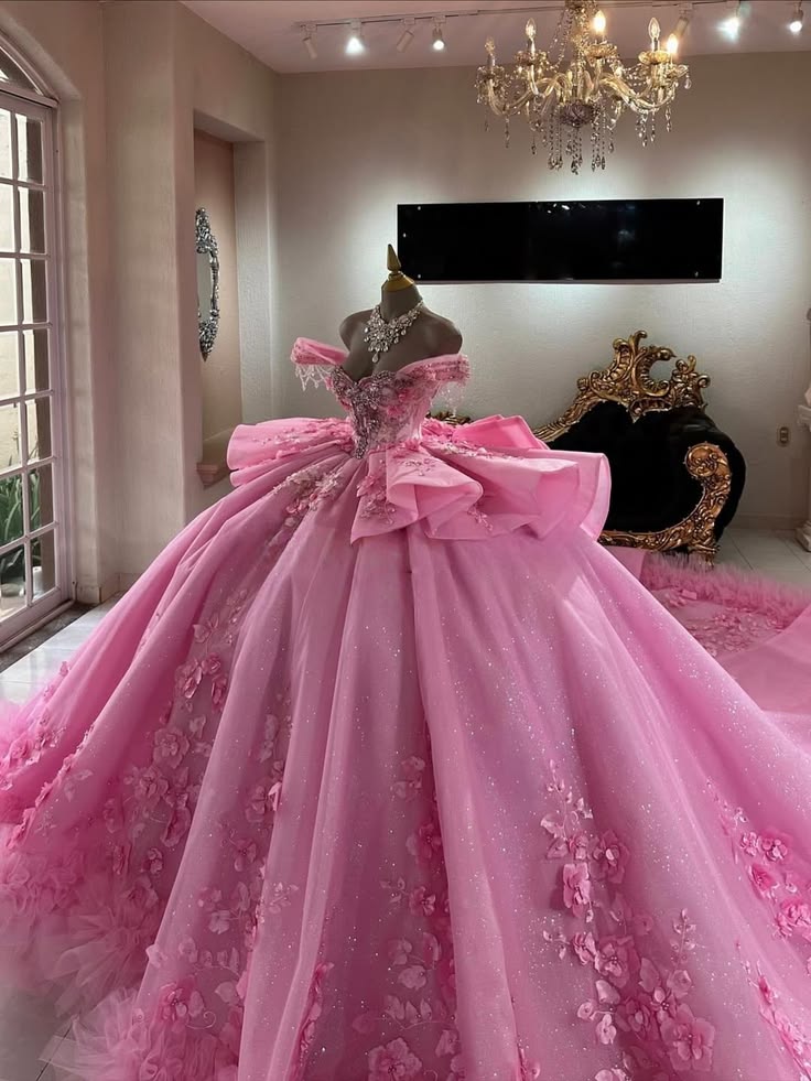 Ball Gown Luxury Pink Floral Princess Gown Pink Tulle With Appliqued Long Quince Dress Quinceanera Dresses Birthday Outfits RB8214