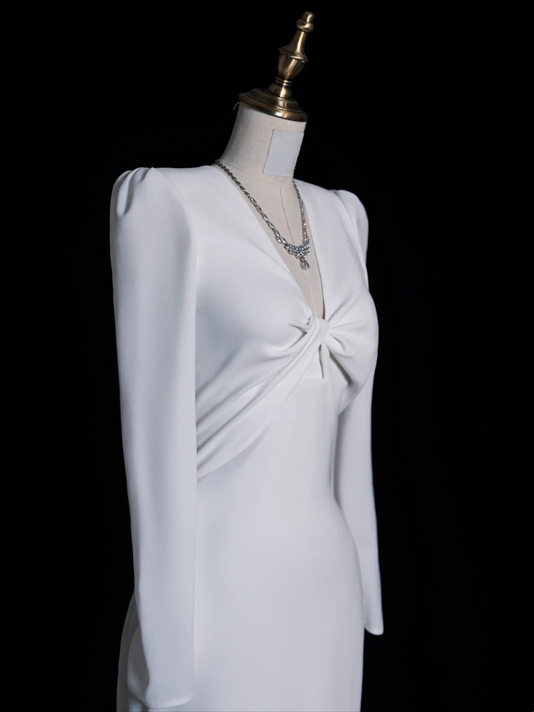 Simple Mermaid V Neckline Satin Long Sleeves White Satin Wedding Dress Fairytale Autumn Bridal Dresses N549