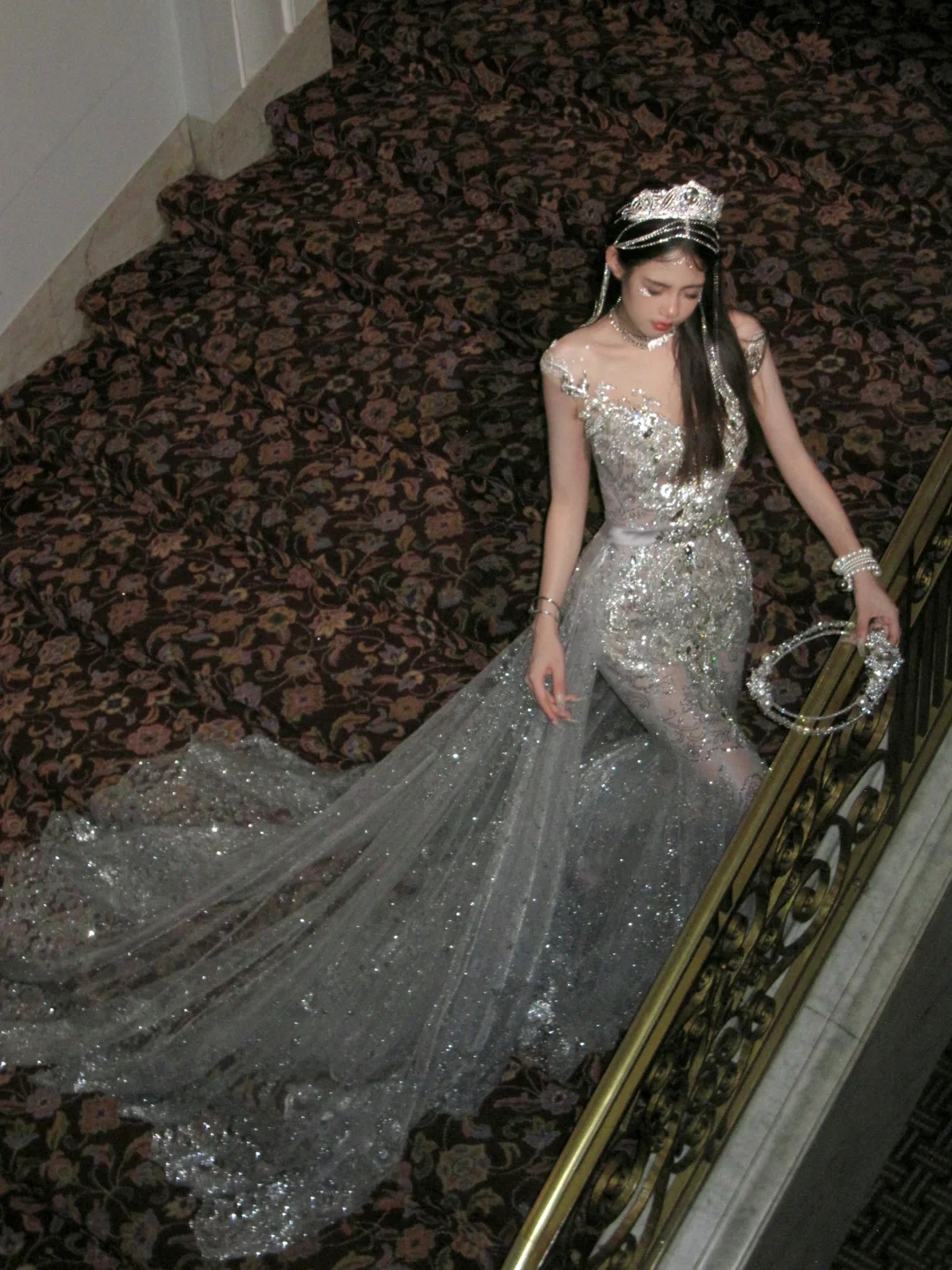 Luxurious Wedding Dresses Mermaid Scoop Neck With Beads Gem Silver Sequin Brides Dress For Brides Fitted Bridal Gown N073