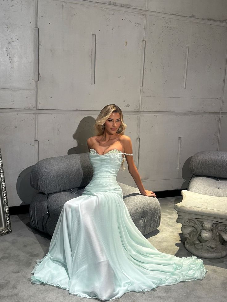 Romantic Off-The-Shoulder Chiffon Sleeveless Prom Dress Beads Pleats Graduation Gown N898
