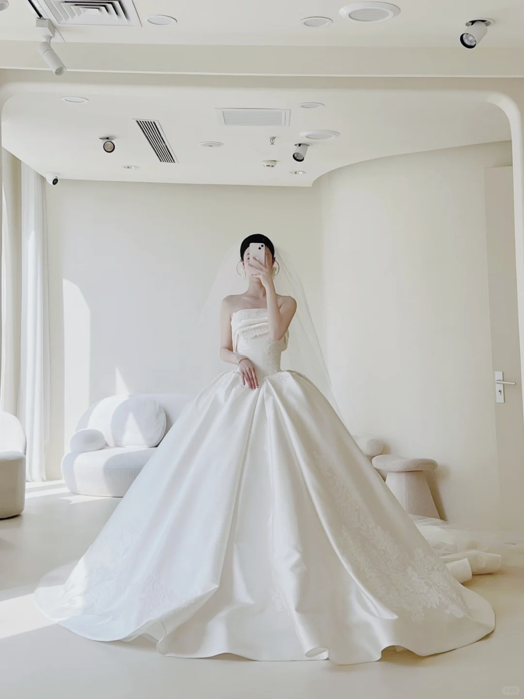 Princess Women's Wedding Dress With Lace for Bride Applique Strapless Brides Dress Ball Gowns AB898