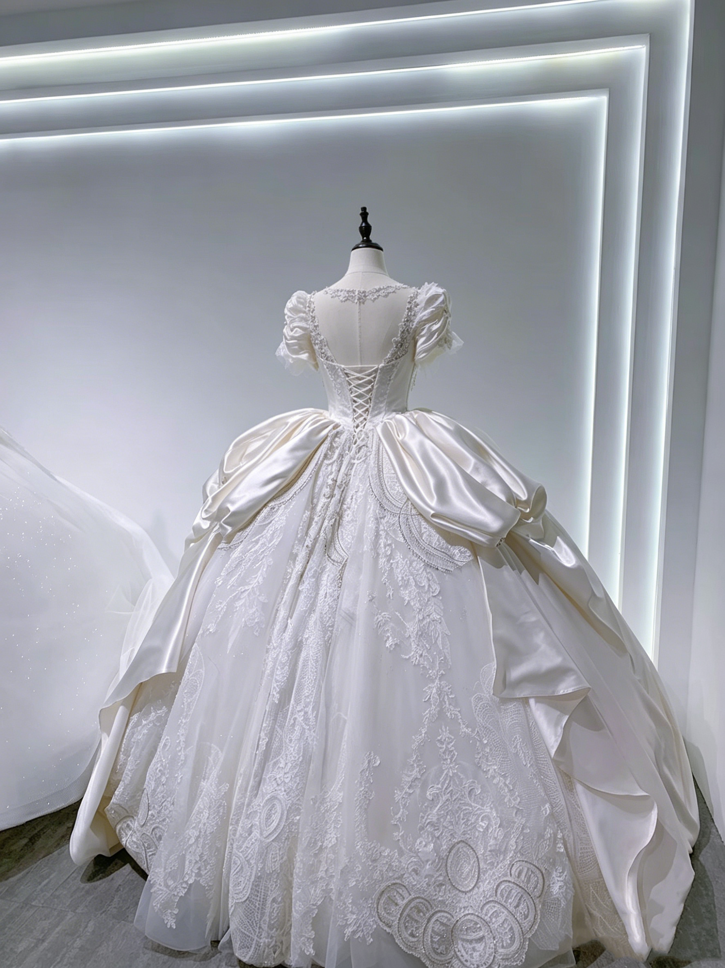 Luxury Ball Gown Sweetheart Satin Tulle Lace Wedding Dress With Sleeves Fairytale Autumn Wedding Dresses RB2825