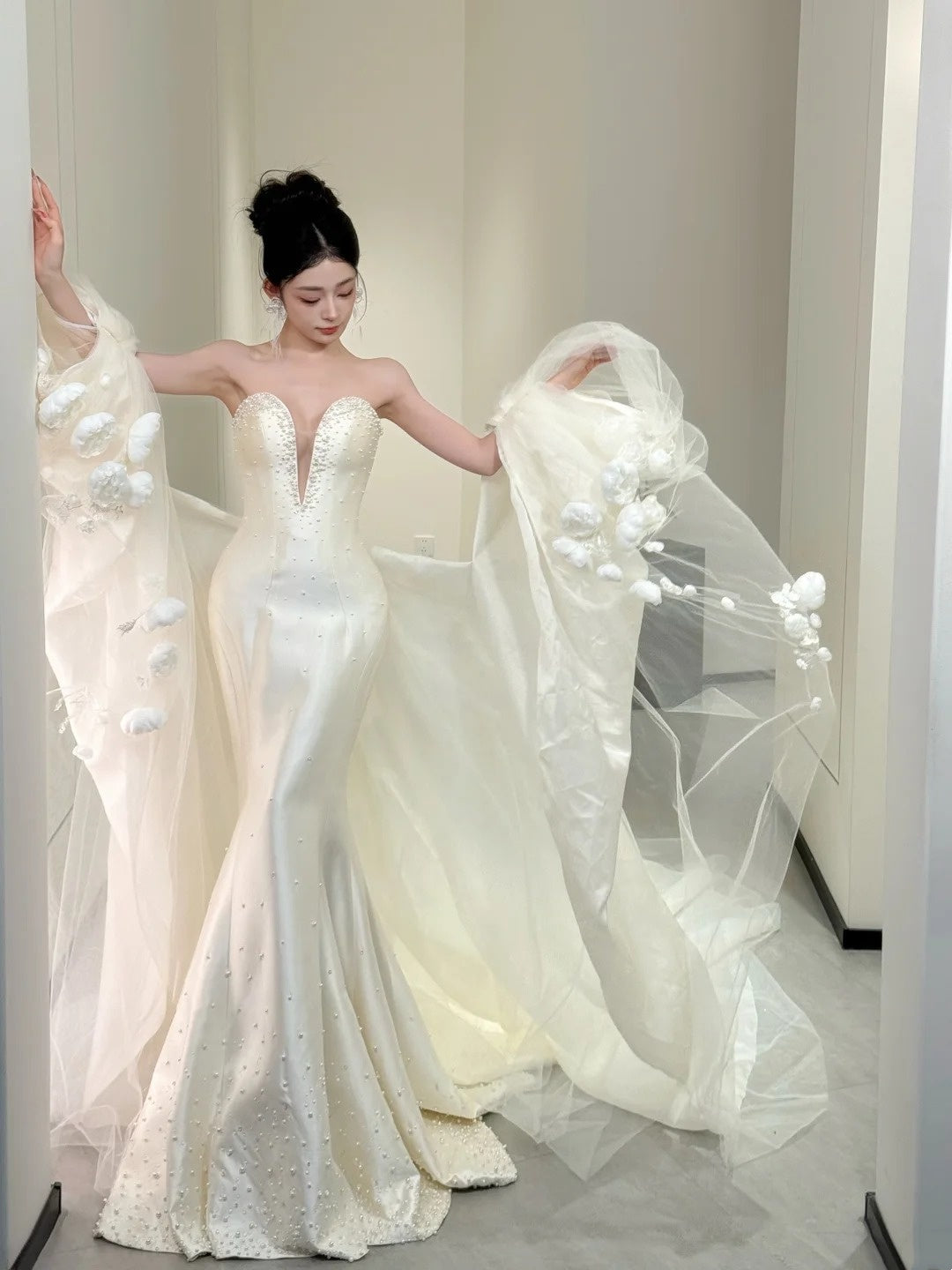 Charming Wedding Dresses Mermaid Sweetheart White Satin Long Brides Dress For Brides Fitted Bridal Gowns AB2473