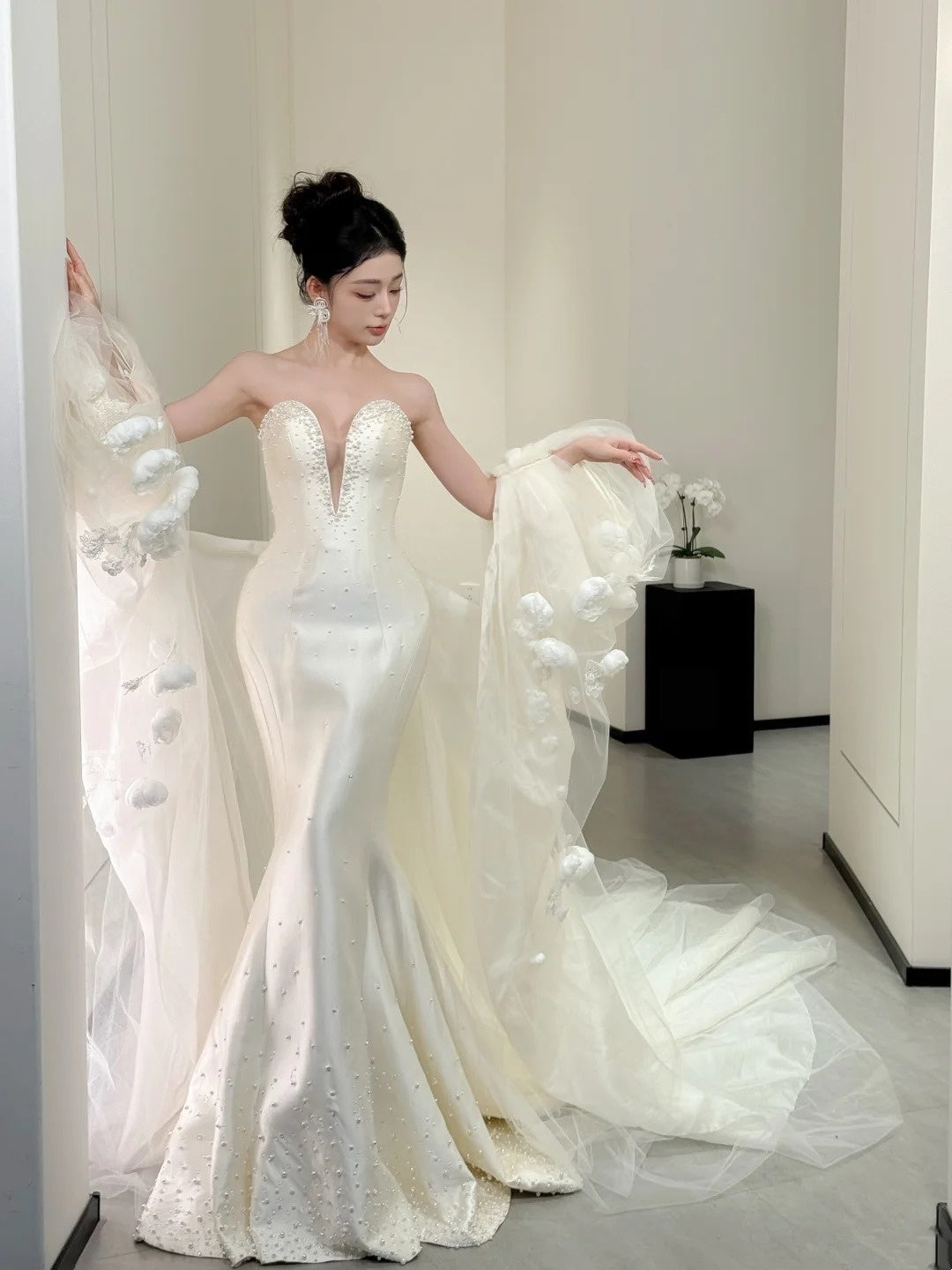 Charming Wedding Dresses Mermaid Sweetheart White Satin Long Brides Dress For Brides Fitted Bridal Gowns AB2473