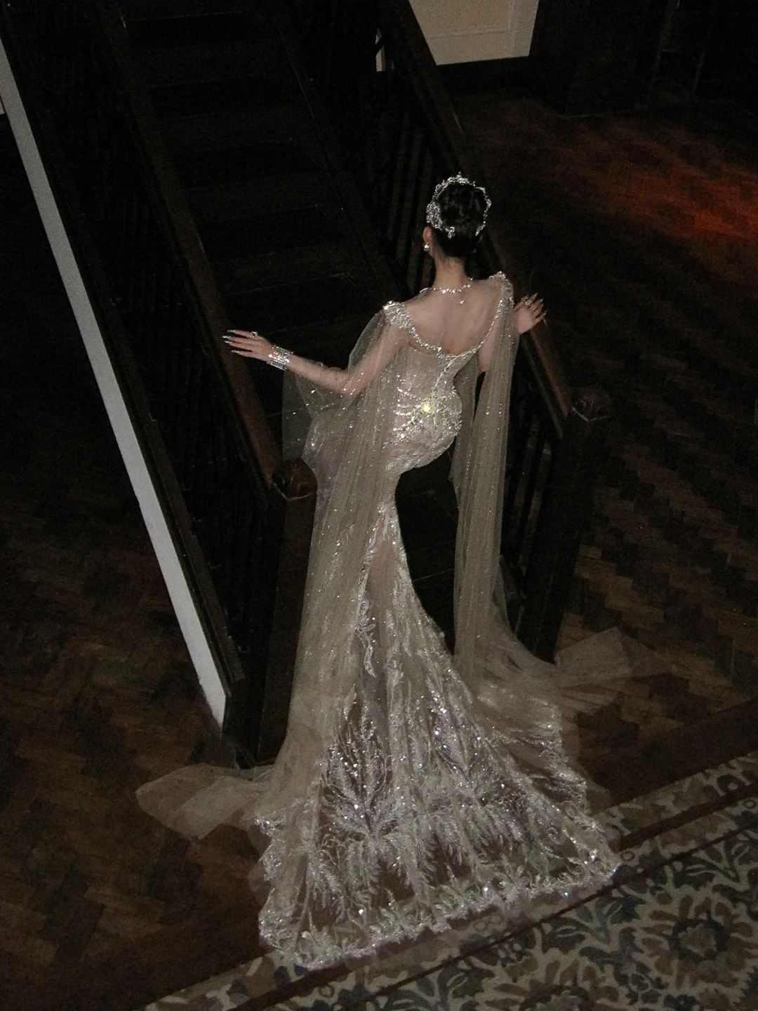 Glittery Mermaid Silver Sequin Long Court Train Wedding Dress With Cape Fairytale Brides Gown Wedding Dresses N067
