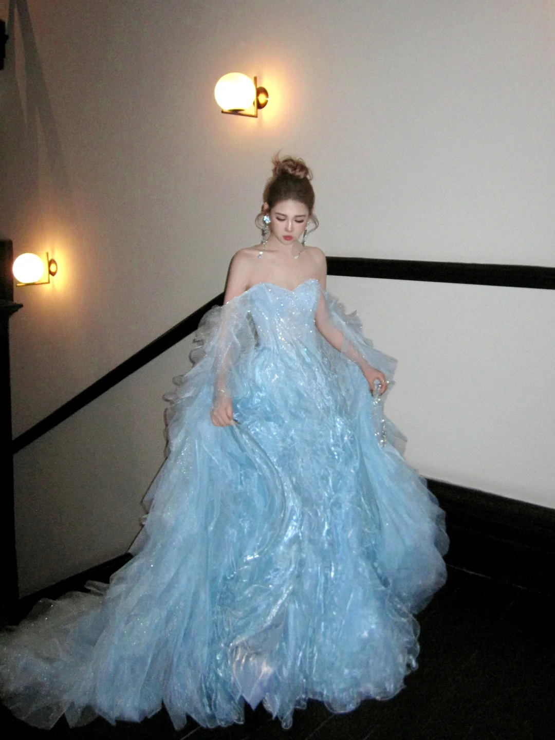 Modest Ball Gown Off The Shoulder Blue Organza With Long Cape Sleeves Tiered Layered Prom Dress Aesthetic Long Graduation Evening Outfits N054