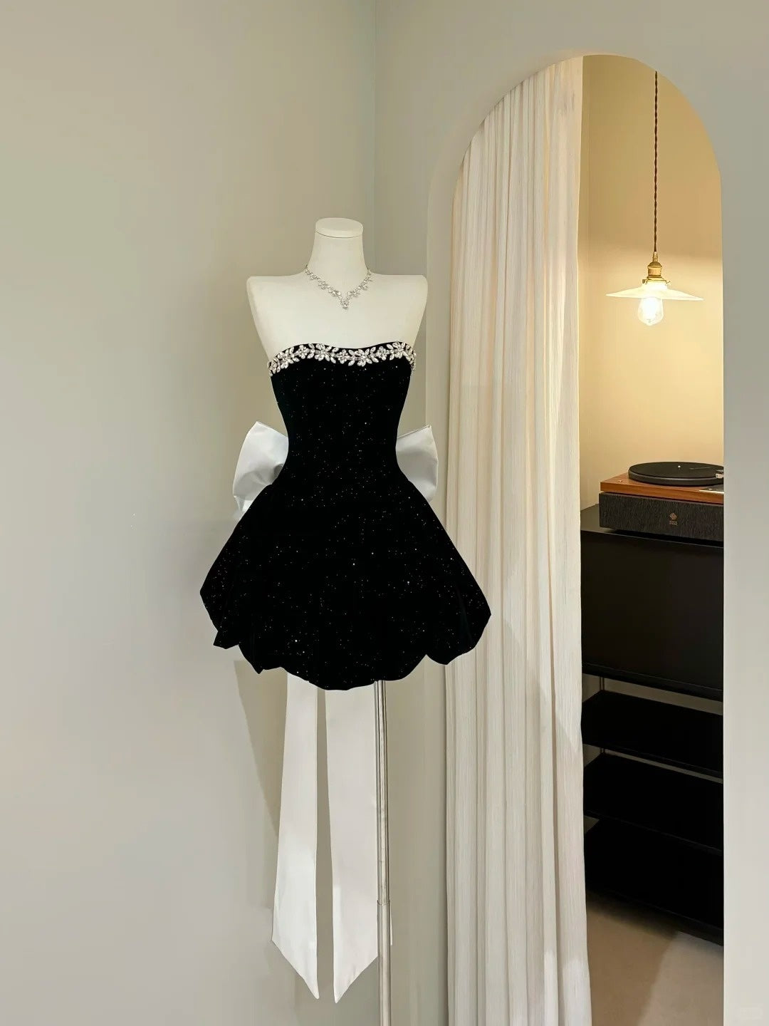 Cute Ball Gown Strapless Little Black Dress Sequin Mini Short Cocktail Homecoming Dresses Ideas Hoco Outfits RB4875