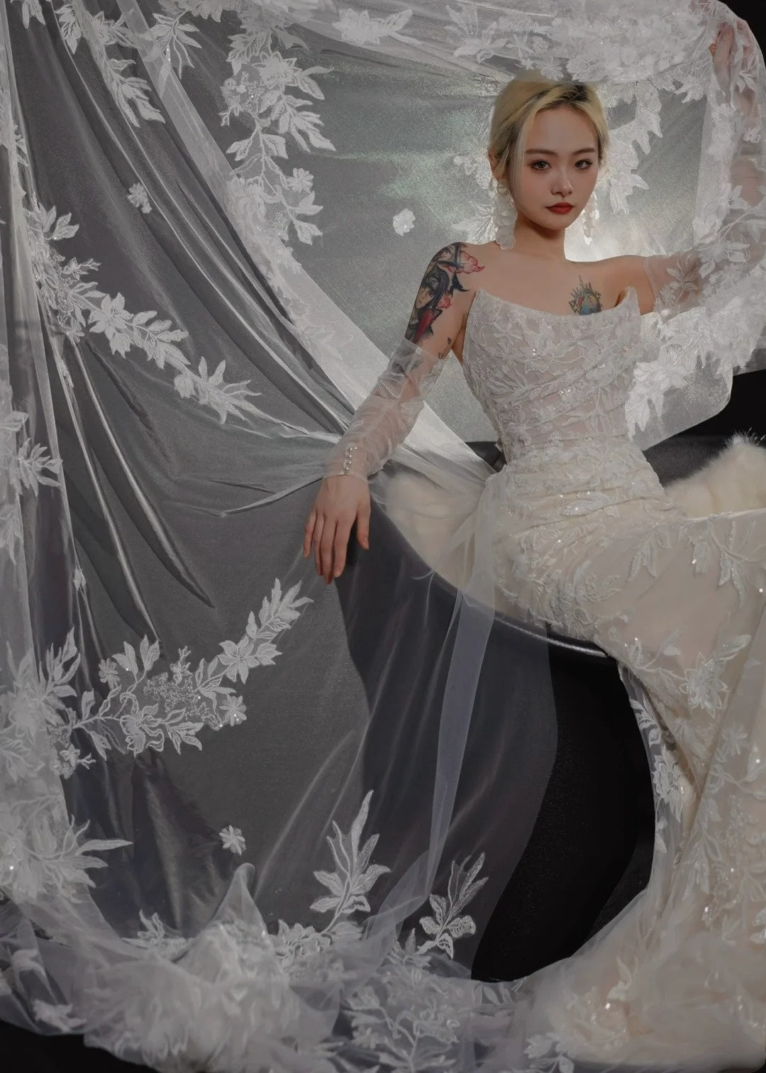 Romantic Long Wedding Dresses White Mermaid Strapless Lace Long Wedding Dress For Brides Fitted With Train Bridal Gowns AB2474