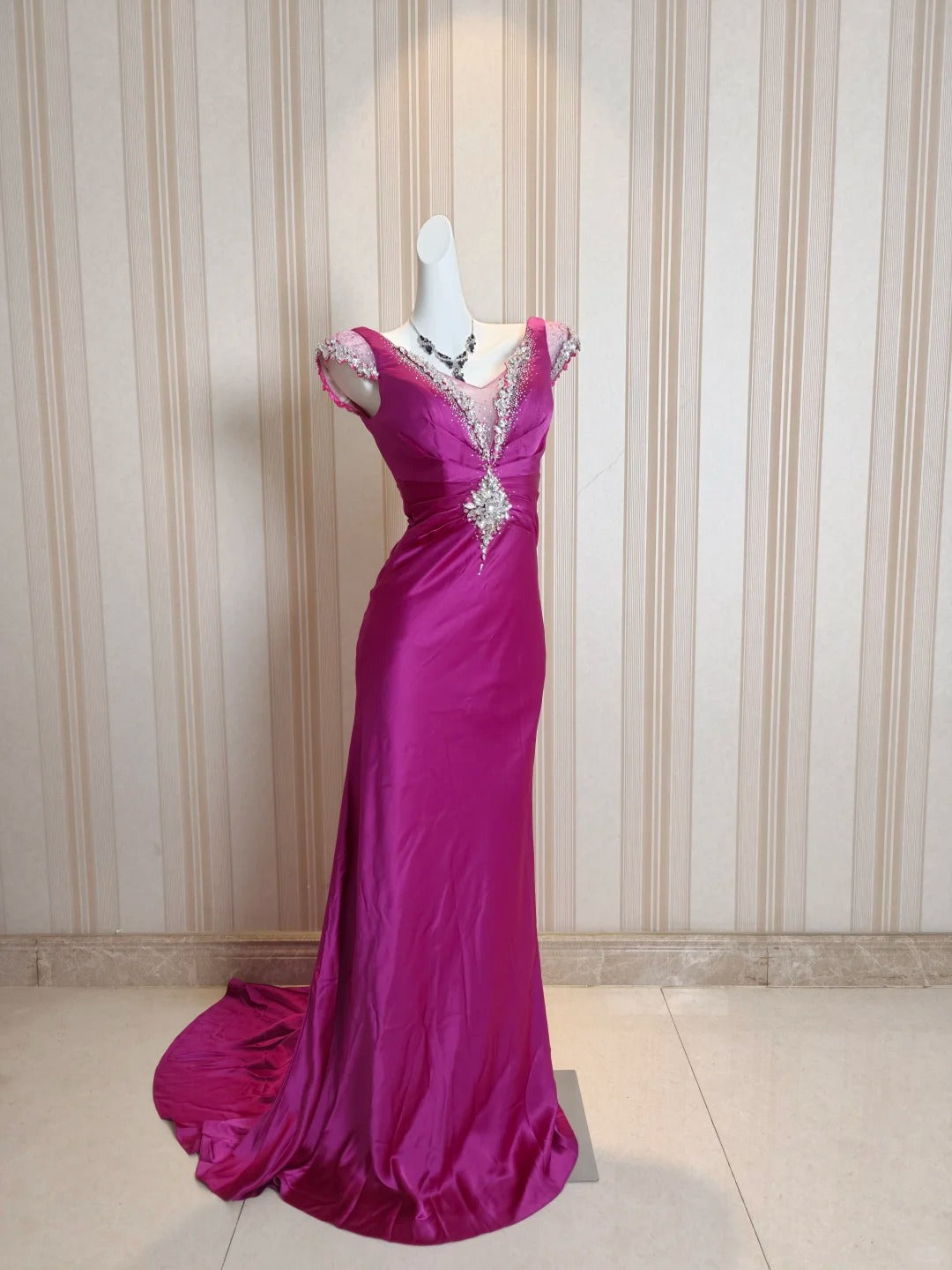 Vintage Prom Dresses Mermaid V Neck Satin 80s With Beading Long Formal Evening Outfits N4222