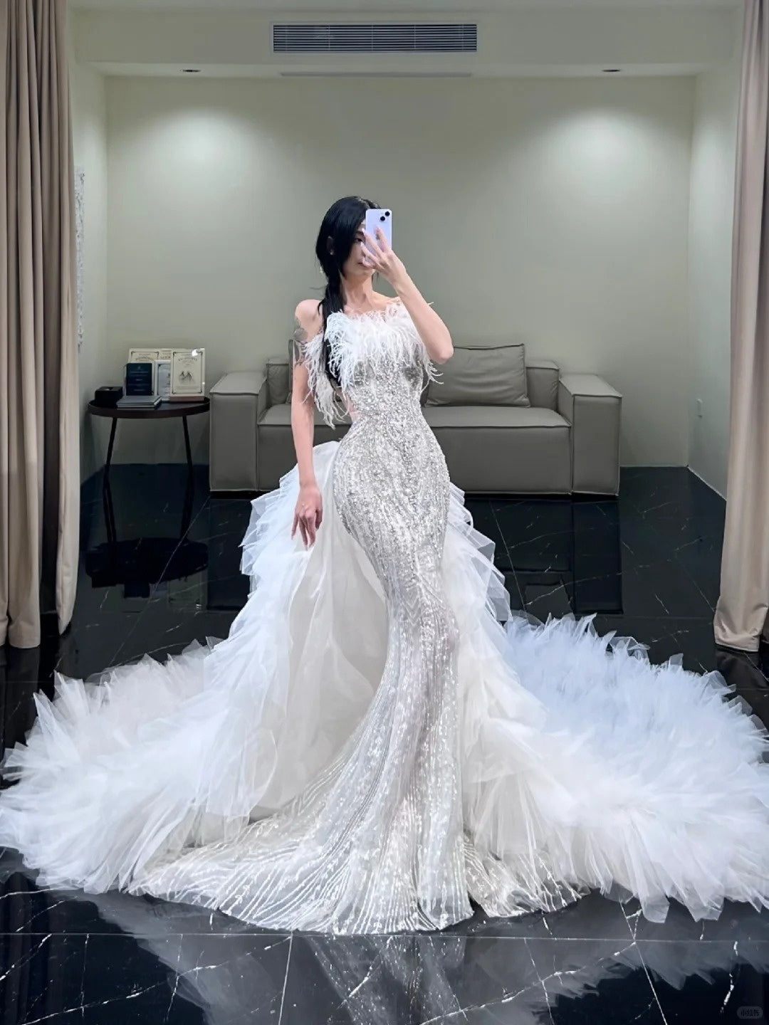 Classic Mermaid Wedding Dresses Strapless Sequin White With Feathers Brides Dress Summer Bridal Gowns N240