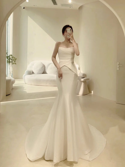 Elegant Wedding Dresses Mermaid Strapless Satin White Sleeveless Brides Dress Fitted Bridal Gowns N232