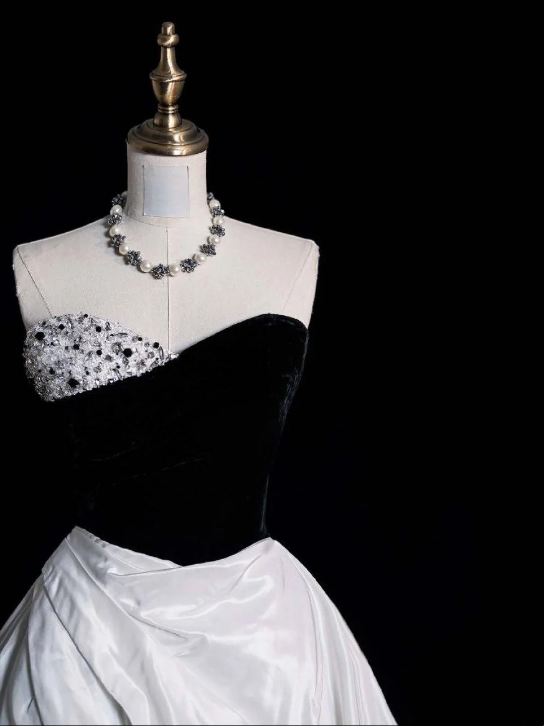 Modest Ball Gown Sweetheart Black Top White Satin Long Prom Dress For Women Girls Evening Dresses N650
